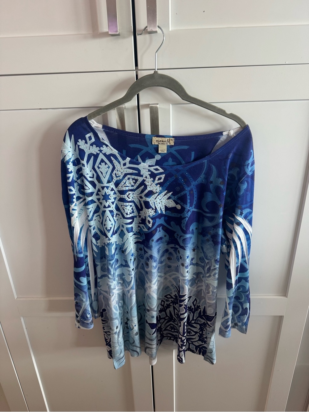 ONE WORLD Blue Ombre Snowflake Boatneck Long Sleeve Top